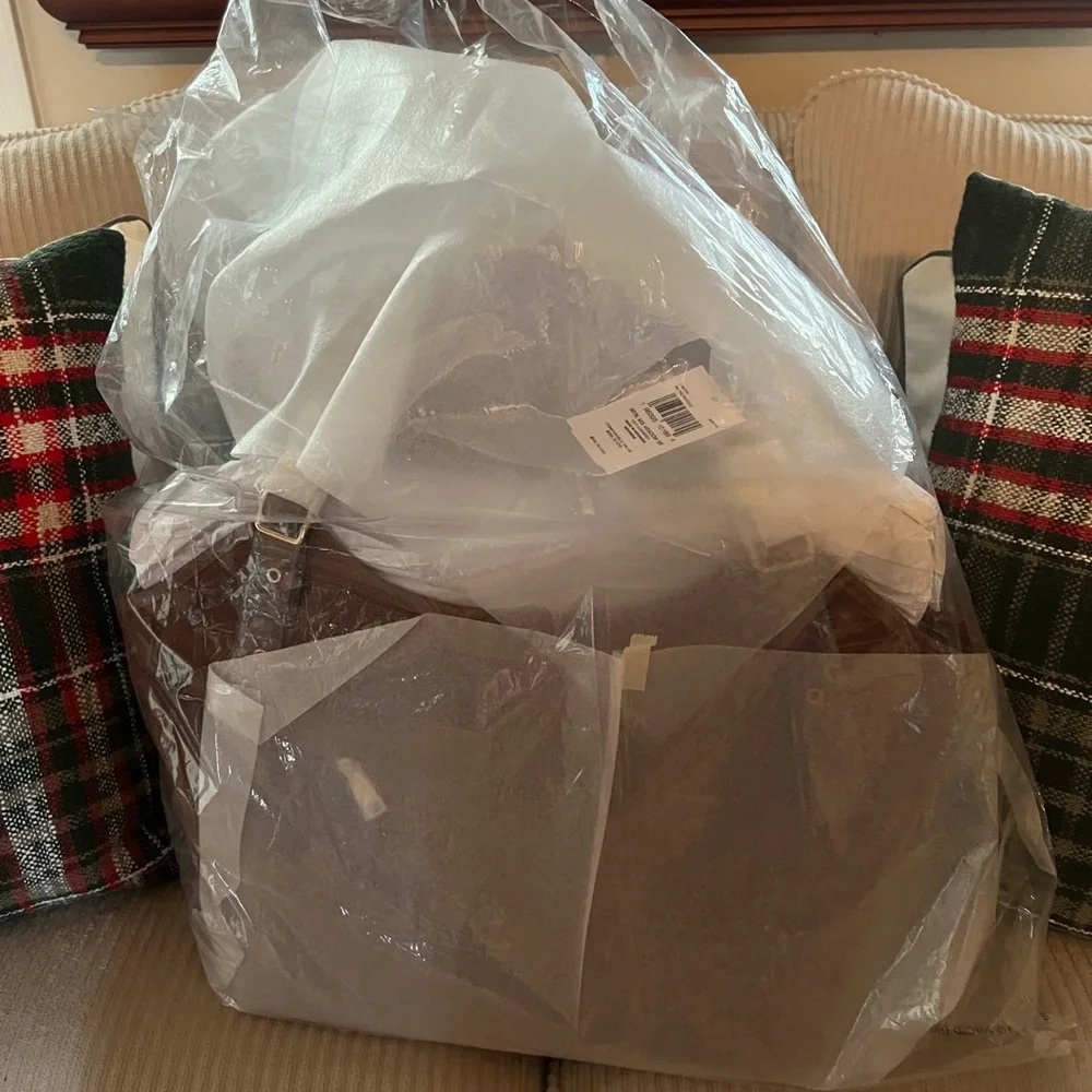 Coach Meadow Shoulder Bag nwt in packaging - Picture 5 of 9